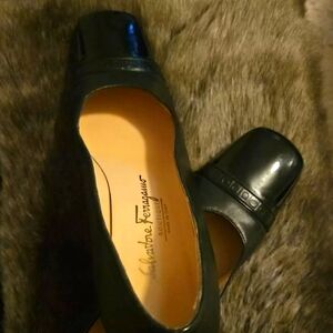 Ladies Salvatore Ferragamo size 8 pumps